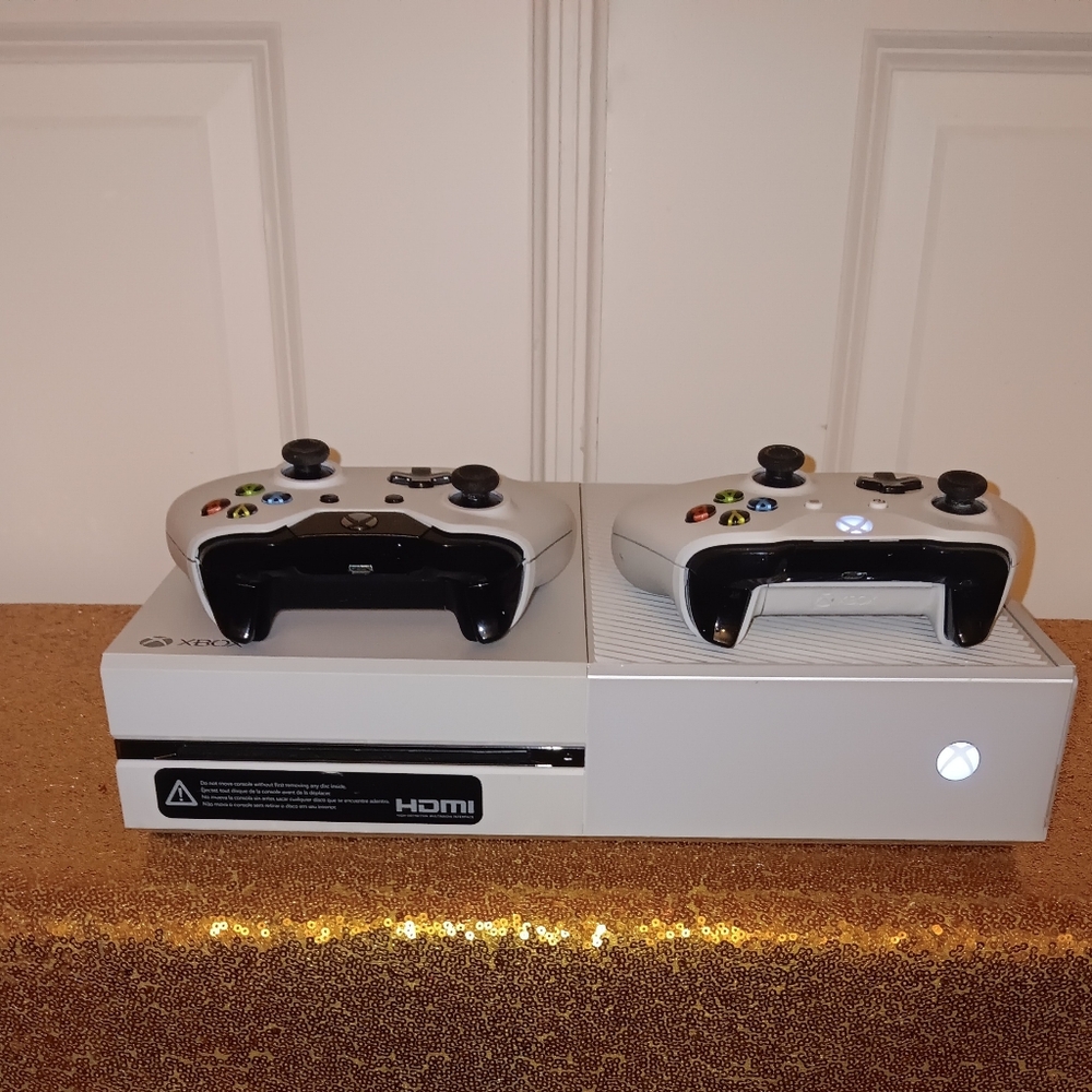 White Gaming Console with Ergonomic Wireless Controllers & 12 Games